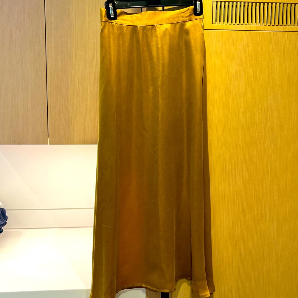 Armour Vert long silk skirt size Small